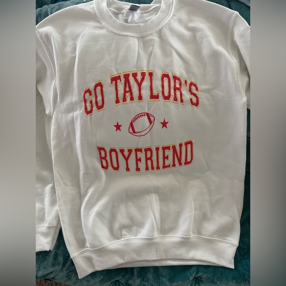 Go Taylors Boyfriend sweatshirt. Brand new, Never worn!! Size AS - Picture 1 of 1